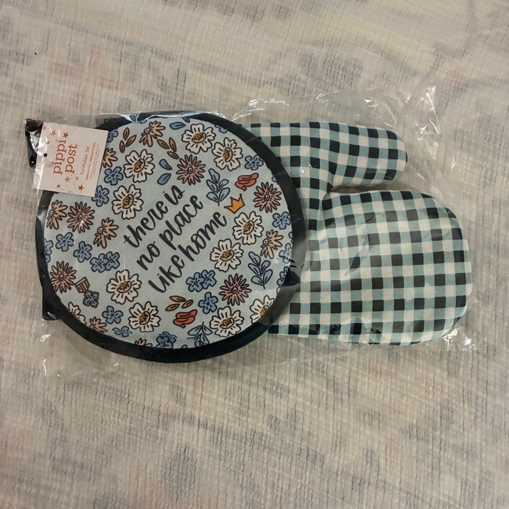NEW Wizard of Oz quote Oven Mitt Set